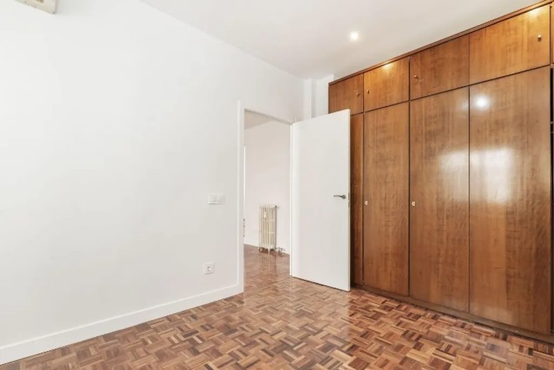 Parquet de roble colocado en espiga