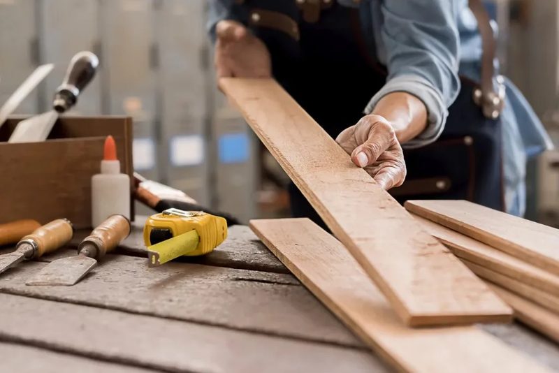 Reparación de tablillas sueltas de un parquet de madera