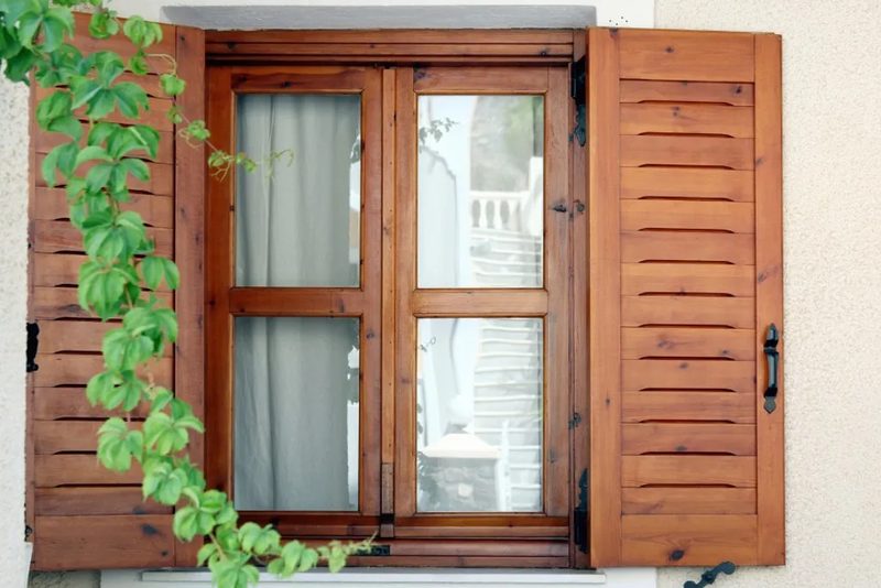 Revestimiento de madera en la fachada de una vivienda