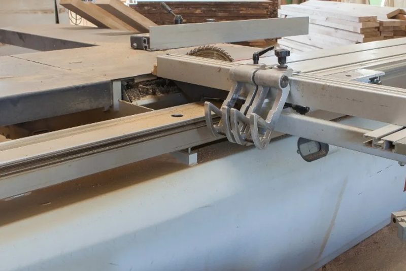 Tarima flotante hidrófuga instalada en una cocina